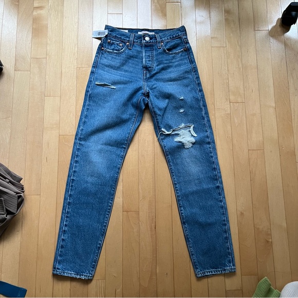 Levi’s Ripped Wegie Icons (23) - Picture 1 of 8